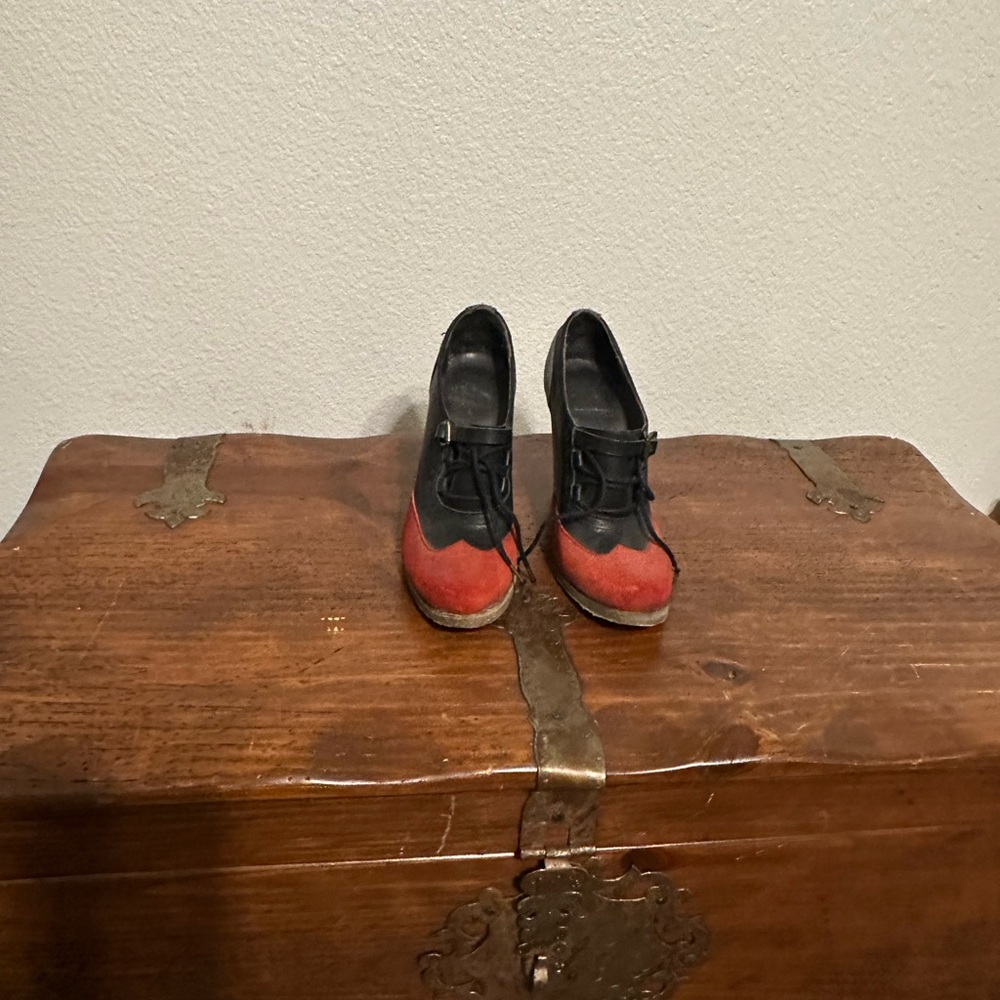 Ksubi Black/Red/Gray Color Block Memphis Heels in a size 39 or 8.5 gently used - Picture 2 of 6